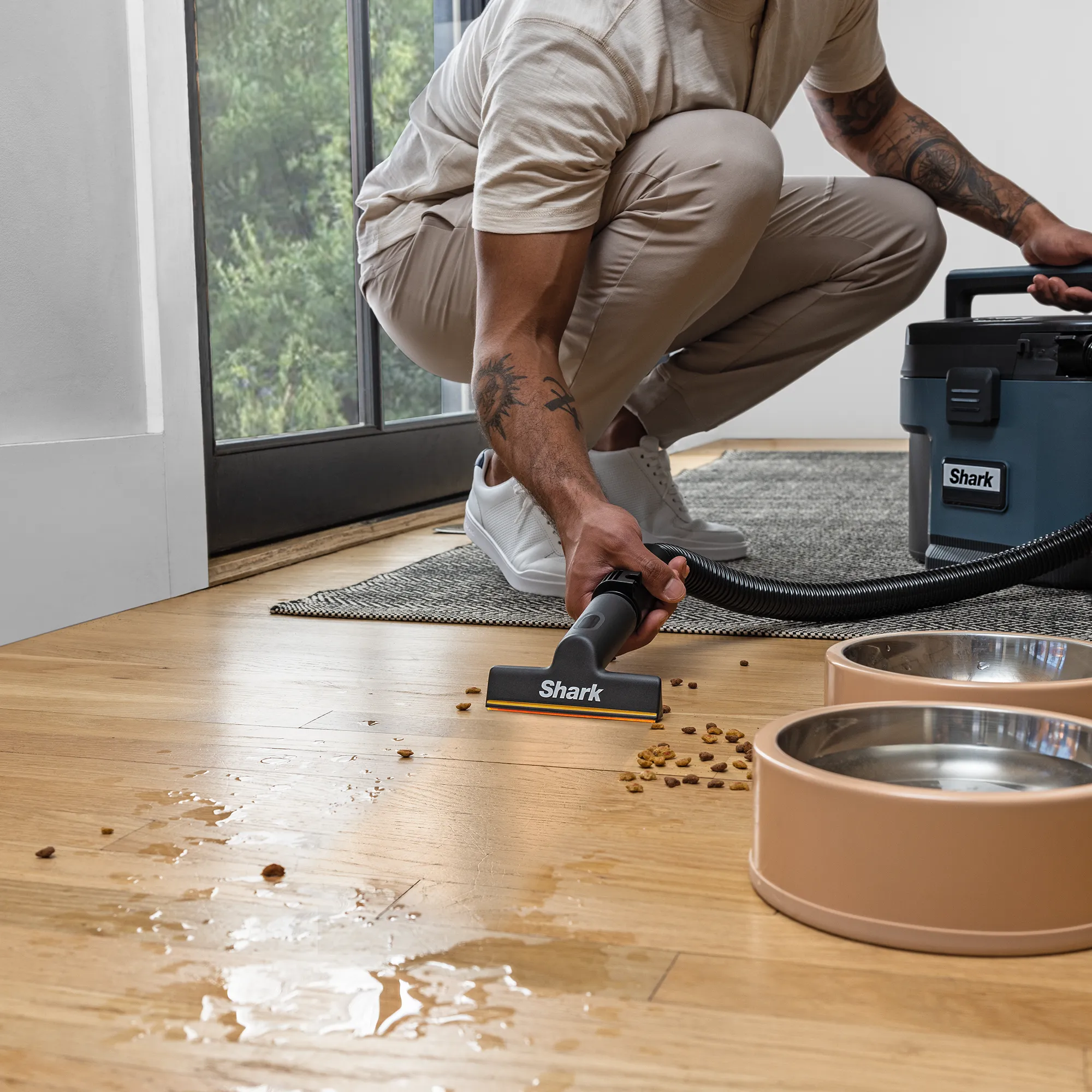 Shark MessMaster Wet/Dry Vacuum - Image 9